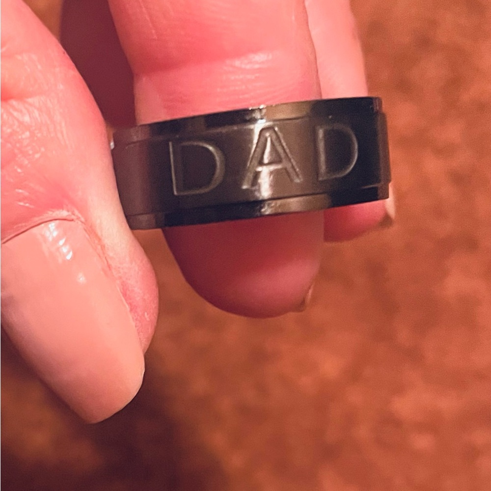 NWT Black Stainless Steel 'Dad' Engraved Ring